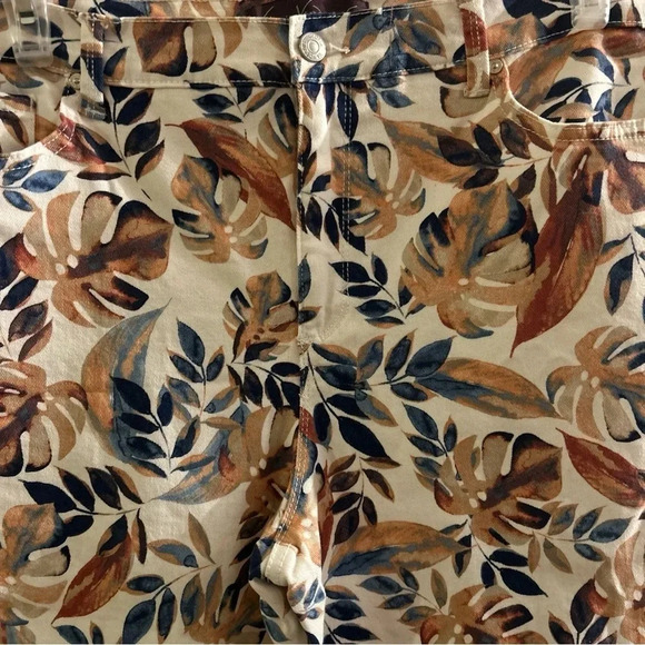 Gloria Vanderbilt Amanda Floral High Rise Stretch Knee Capri/cropped Size 16P - Picture 5 of 11